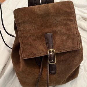 Vintage & Authentic coach mini back pack. Super cute & in great condition.😍